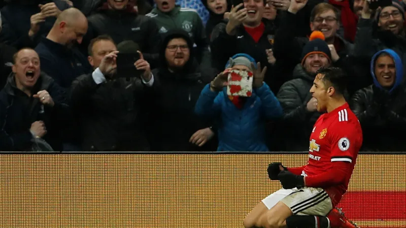 Alexis Sánchez se raduje z premiérového gólu za Manchester United