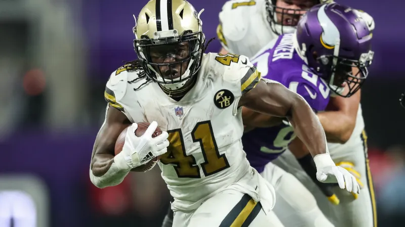 Alvin Kamara uniká obraně Minnesoty
