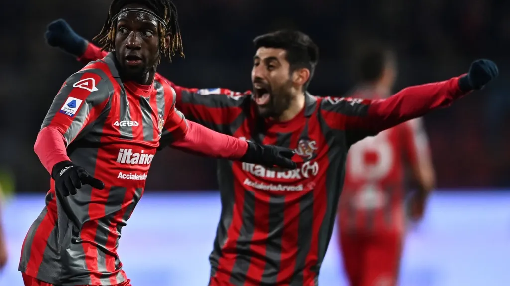 Hráči Cremony se radují po gólu