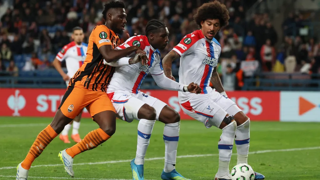 Úvodní semifinálový zápas Konferenční ligy mezi Šachtarem Doněck a Crystal Palace