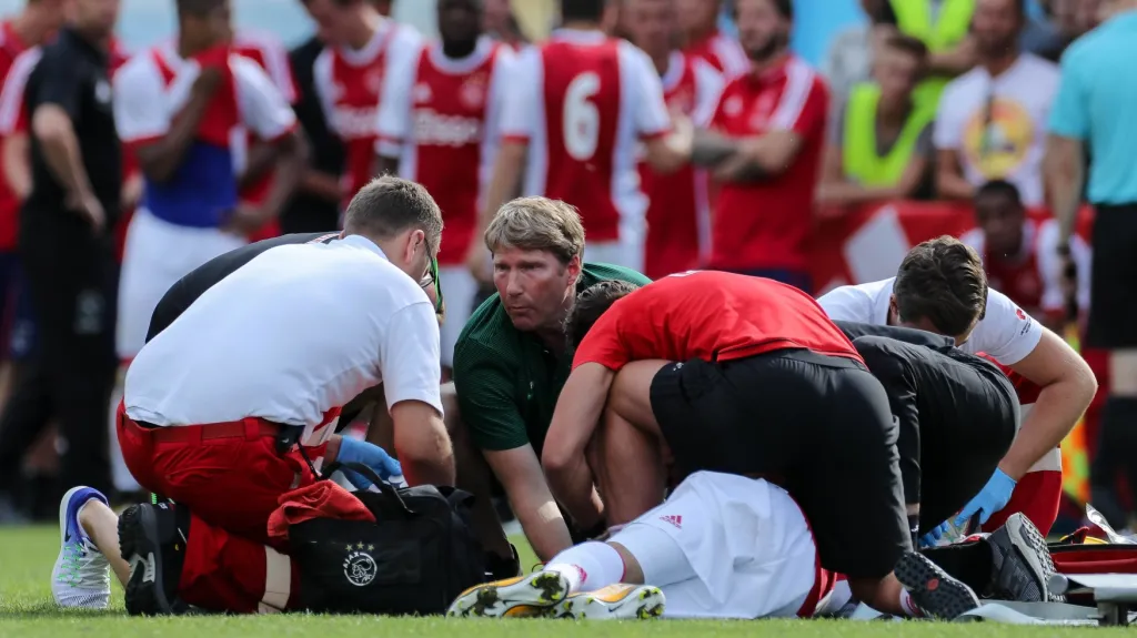 Abdelhak Nouri po srdeční příhodě v zápase s Brémami