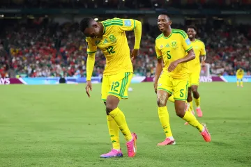 Thapelo Maseko slaví gól do korejské sítě