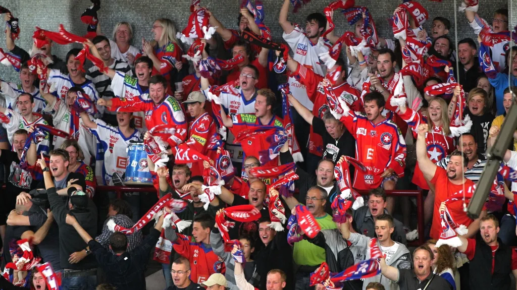 Radující se fanoušci Třebíče