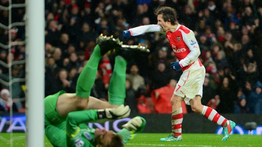 Tomáš Rosický se raduje z gólu do sítě QPR