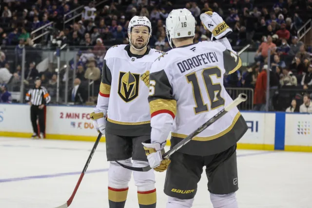 Hertl táhl Vegas k těsné výhře. Přihrávky mají Nečas i Gudas