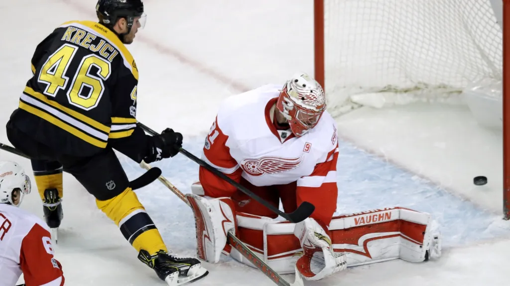 David Krejčí překonává Jareda Coreaua