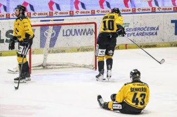 Litvínov míří po další porážce do baráže, Třinec srazil Pardubice