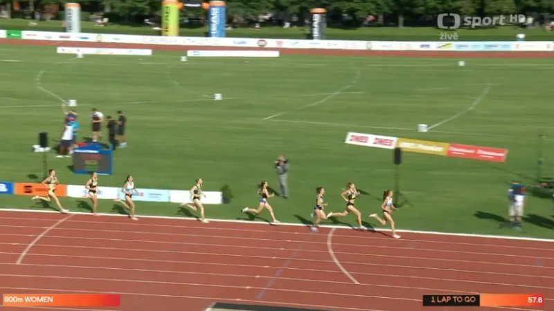 Osmistovka žen na mítinku v Kladně