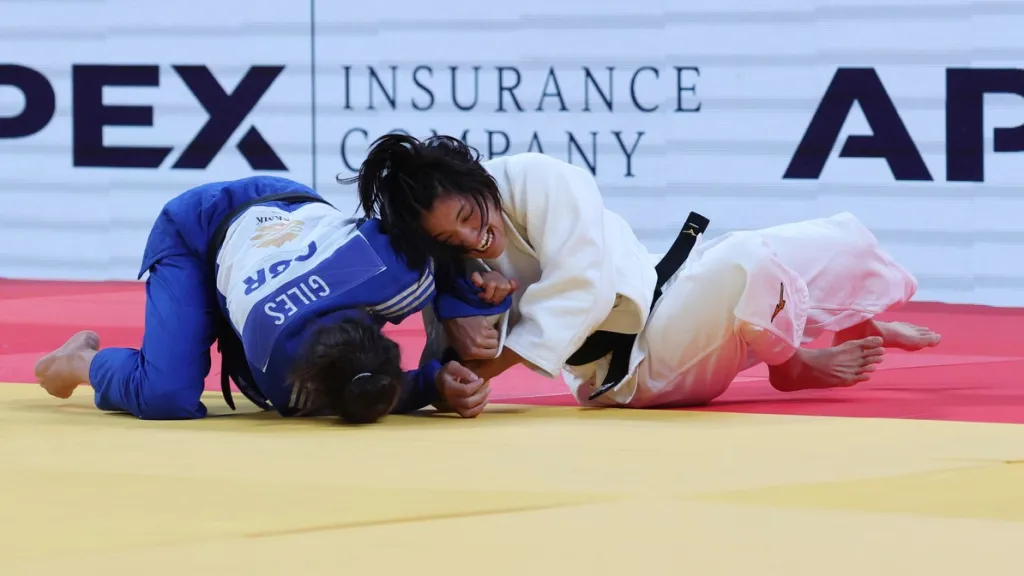 Uta Abeová (v bílém)