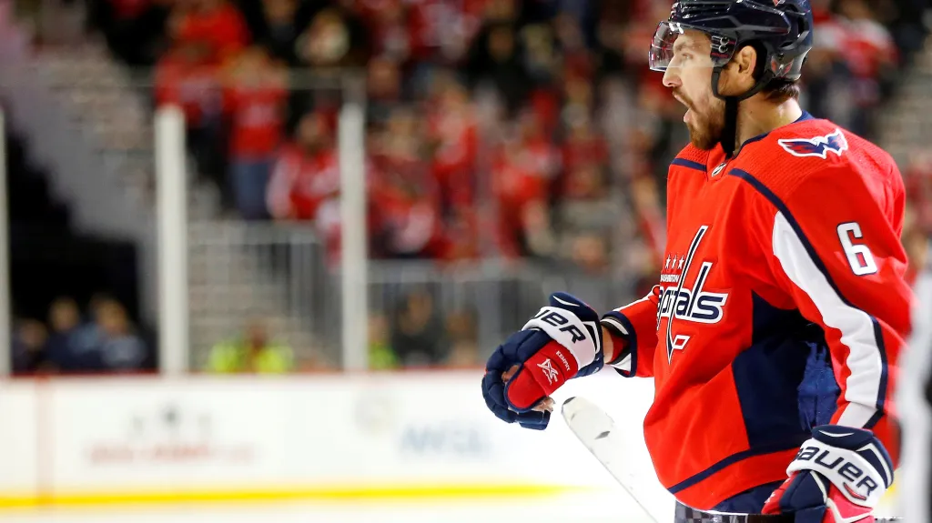 Michal Kempný z Washingtonu se raduje z gólu