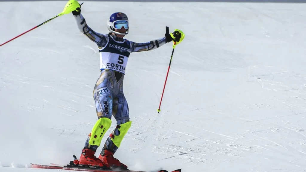 Ester Ledecká v cíli kombinačního slalomu