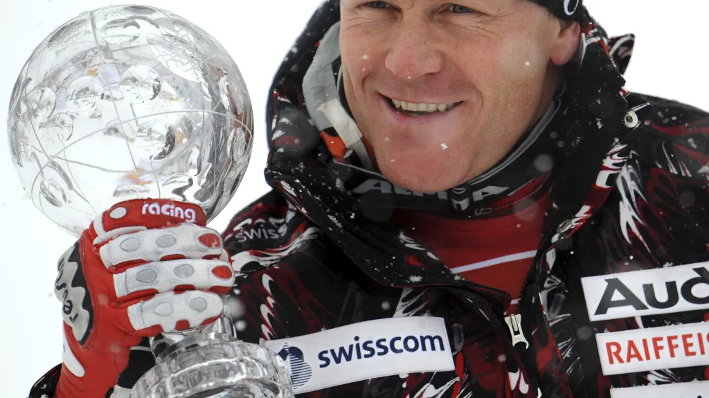 Didier Cuche se svou trofejí