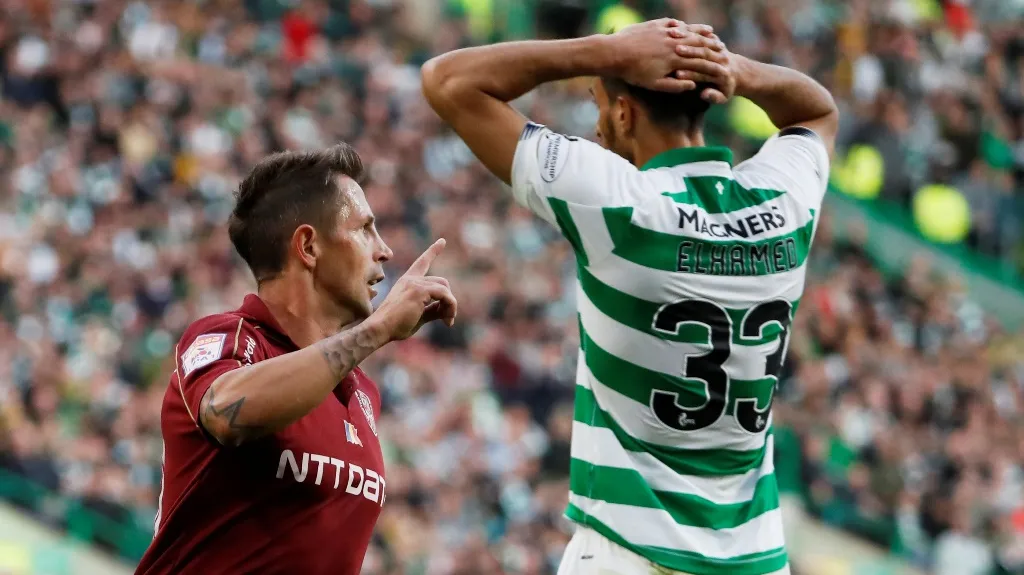 Ciprian Deac z Kluže se raduje z gólu na stadionu Celticu