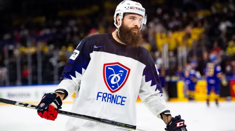 Francouzský hokejista Frankrikes Antonin Manavian