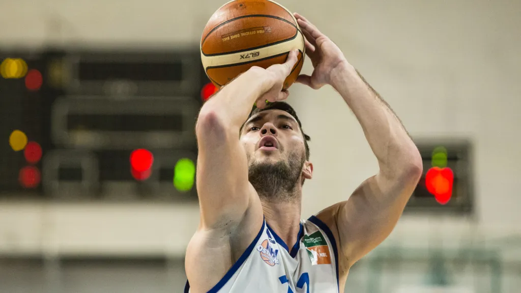 Ostravský basketbalista Adam Číž