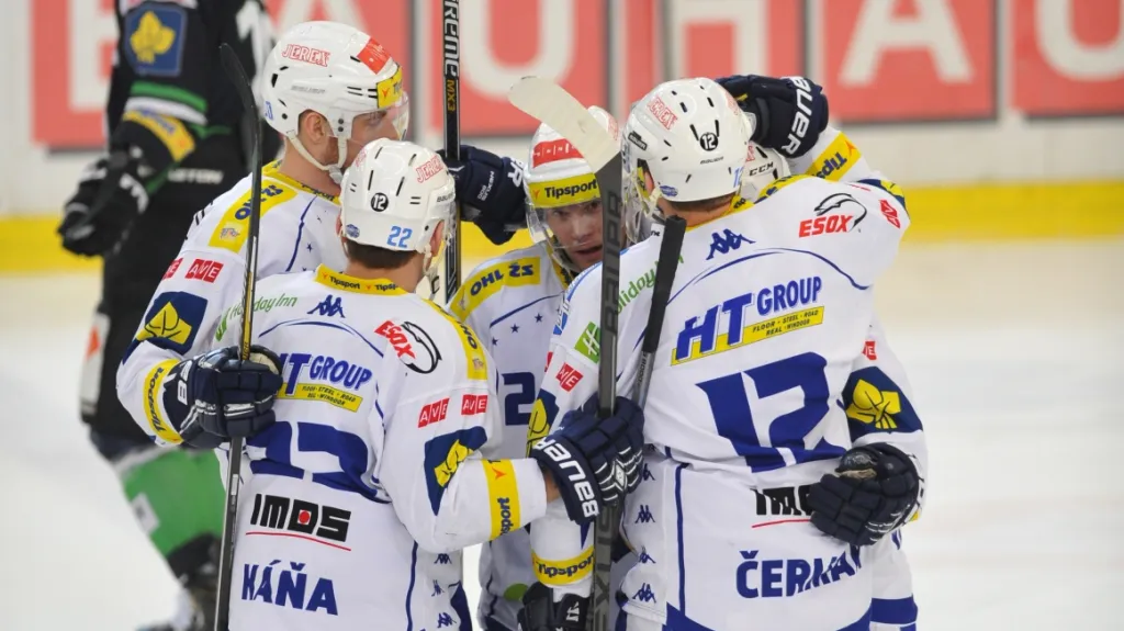 Radující se hokejisté Komety
