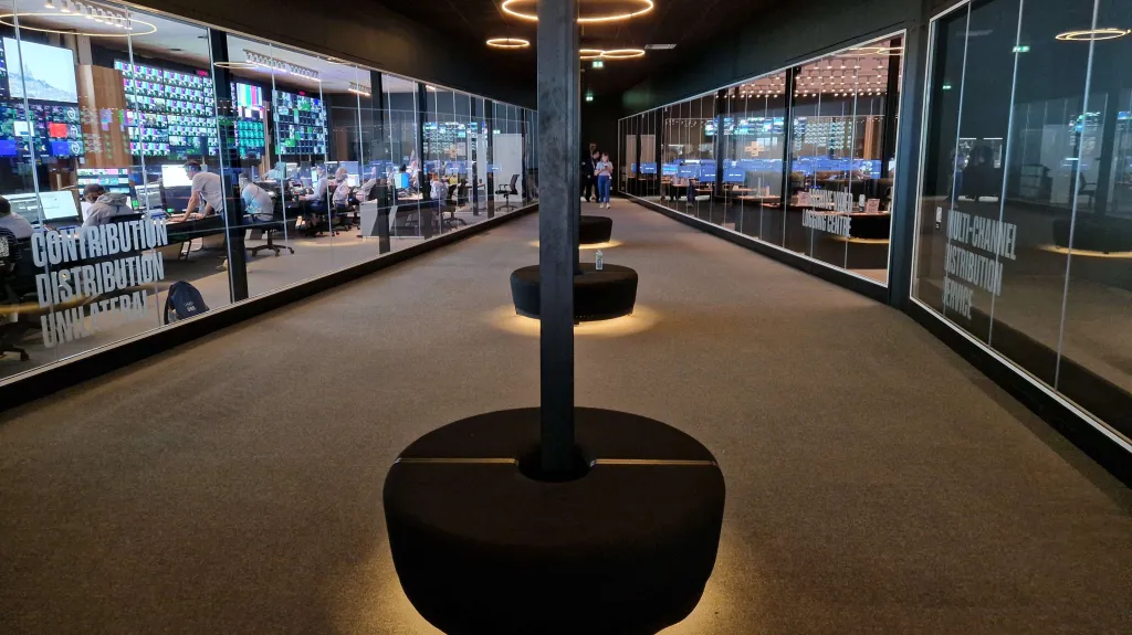 Útroby centra OBS v Mezinárodním vysílacím centru