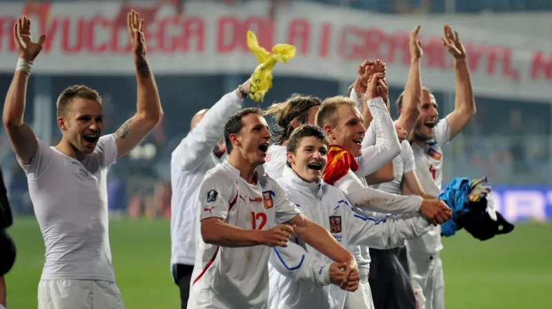 Čeští fotbalisté slaví postup na Euro