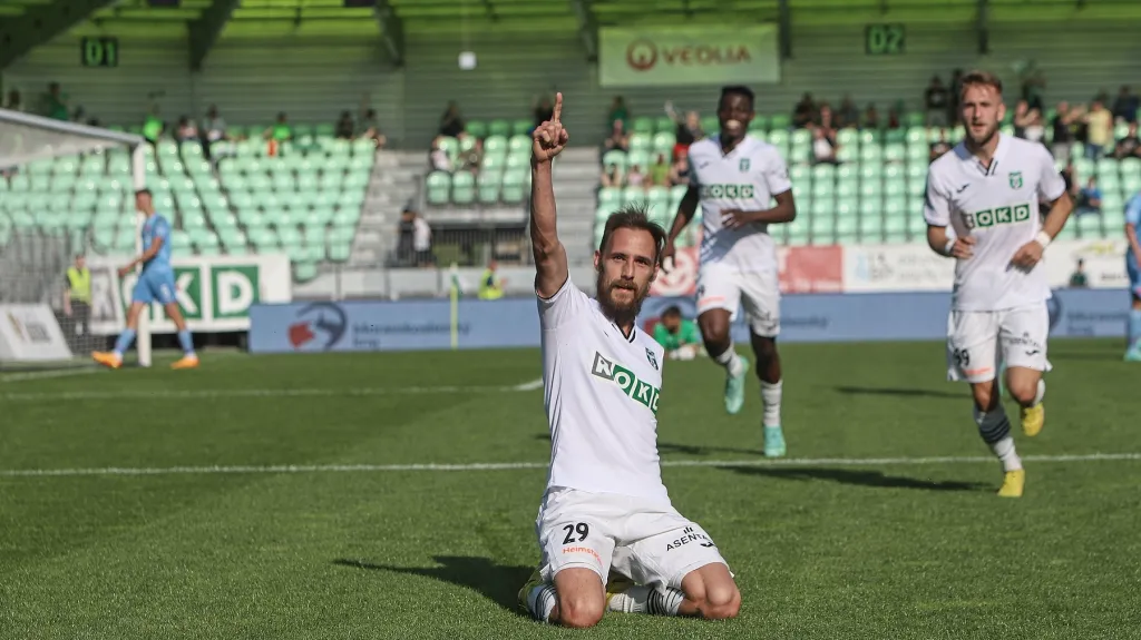 Fotbalisté Karviné se radují z gólu