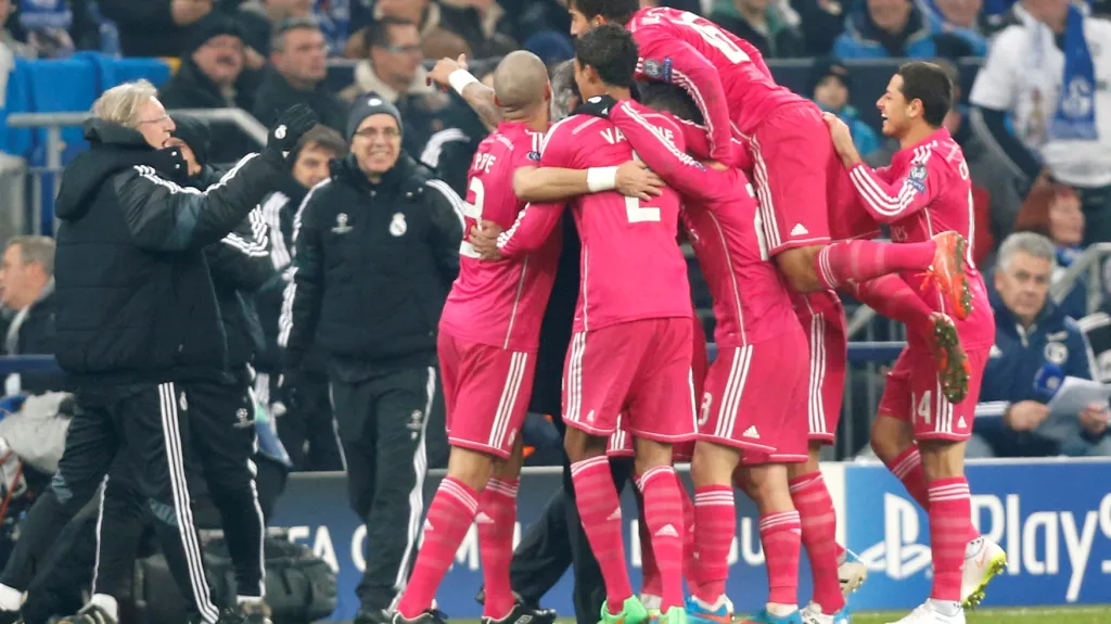 Slavící fotbalisté Realu Madrid