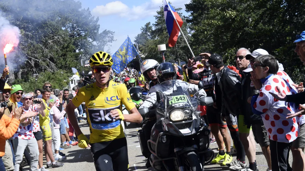 Chrise Froome běží po svých na Chatel Reynard