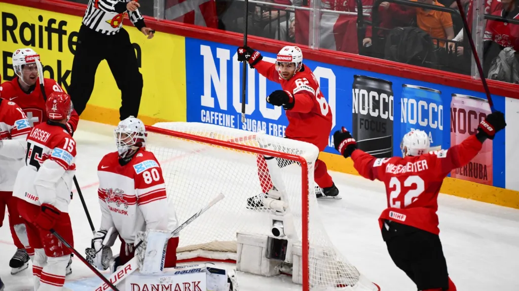 Radost Švýcarů v utkání proti Dánům