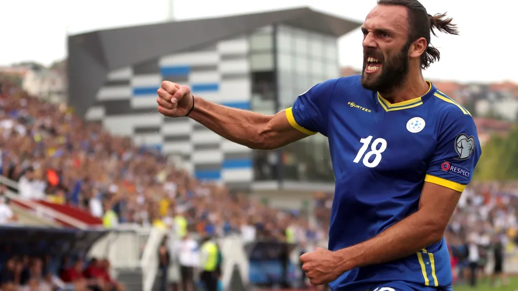 Vedat Muriqi z Kosova se raduje z branky
