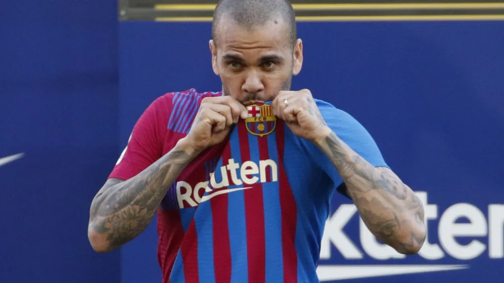 Dani Alves při návratu do Barcelony