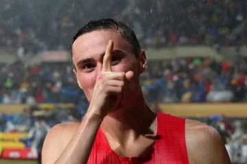 Hoey zaběhl v Bostonu nejrychlejší halovou osmistovku v historii