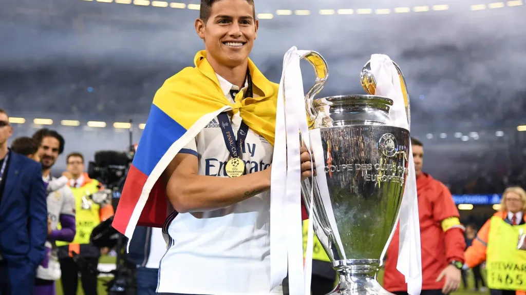 James Rodríguez s trofejí pro vítěze Ligy mistrů
