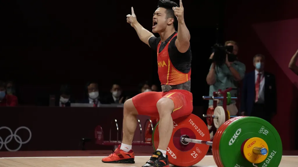 Čínský vzpěrač Š' Č'-jung si vyzdvihl olympijské zlato i světový rekord