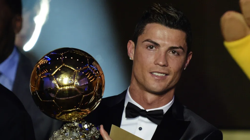 Cristiano Ronaldo se Zlatým míčem za rok 2013