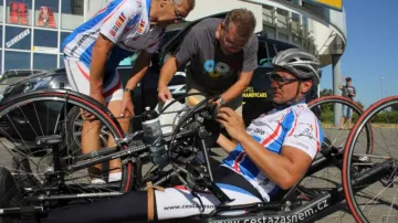 Hand bikeři dorazili do Velkých Kapušan