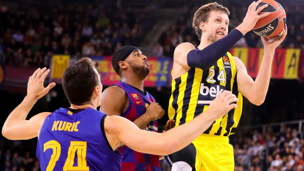 Jan Veselý v zápase s Barcelonou