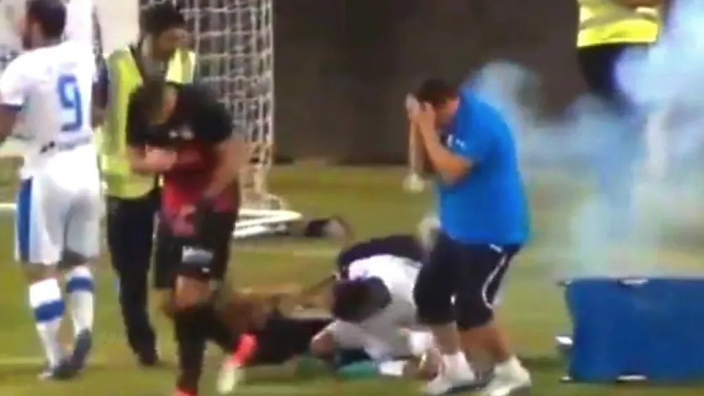 Vybuchující dělobuch v utkání kyperské ligy