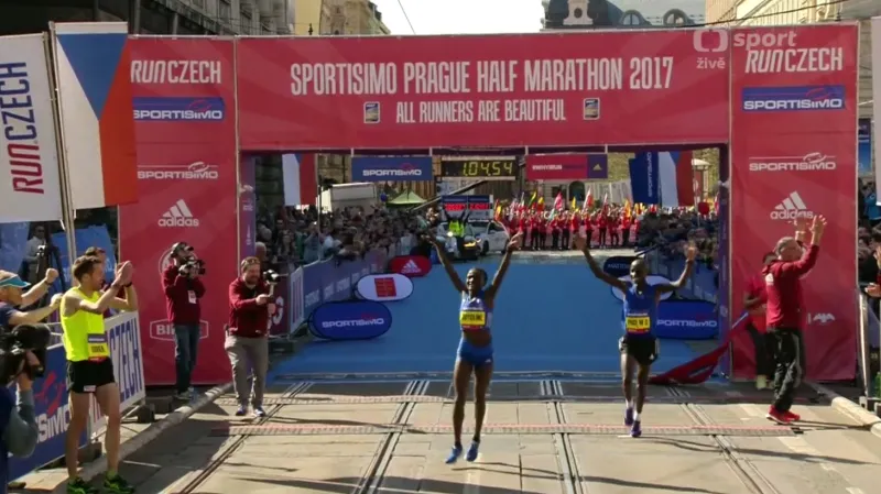 Doběh Jepkosgeiové ve světovém rekordu na Pražském půlmaratonu