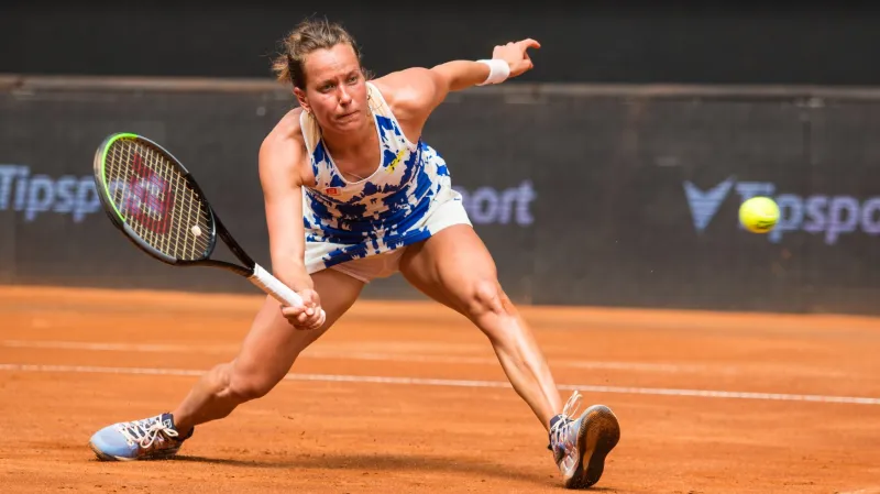 Strýcová v Paříži postoupila, Bouzková a Macháč končí