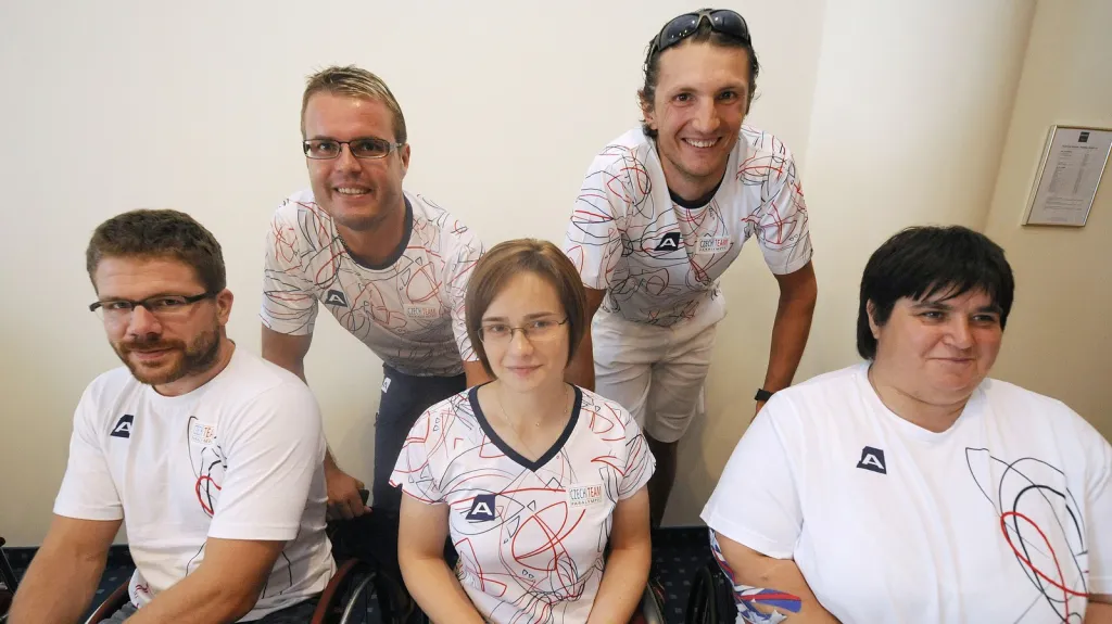 Zleva Plavec Jan Povýšil, stol. tenista Ivan Karabec, lukostřelkyně Markéta Sidková, cyklista Jiří Bouška, atletka Eva K