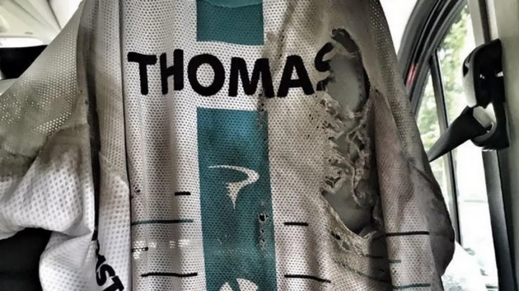 Roztrhaný dres Gerainta Thomase