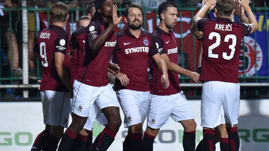 Slavící fotbalisté Sparty
