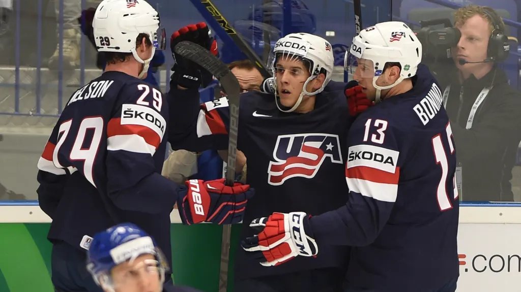 Slavící hokejisté USA