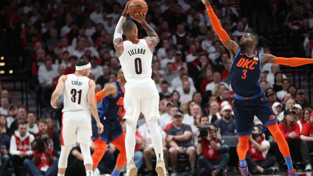Damien Lillard v utkání s Oklahomou