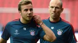 Mario Götze (vlevo) a Arjen Robben