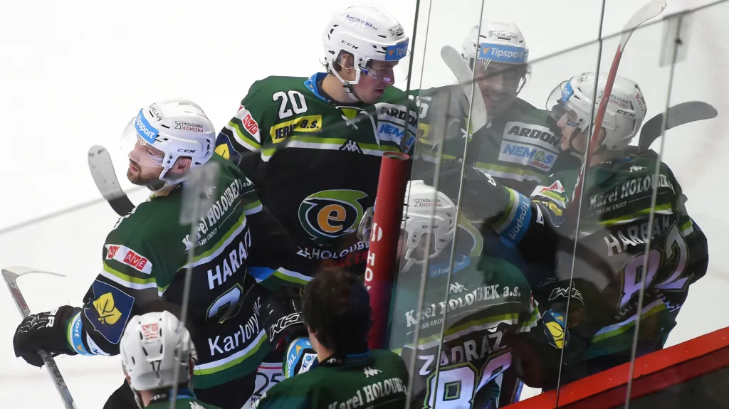 Radující se hráči Karlových Varů