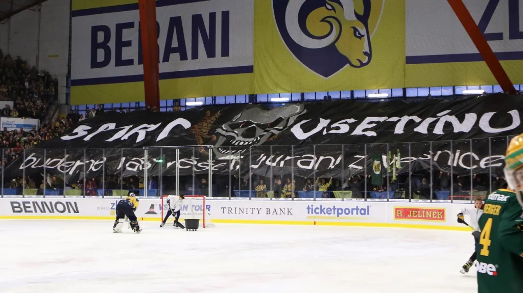 Nenávistné choreo zlínských fanoušků