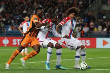 Úvodní semifinálový zápas Konferenční ligy mezi Šachtarem Doněck a Crystal Palace