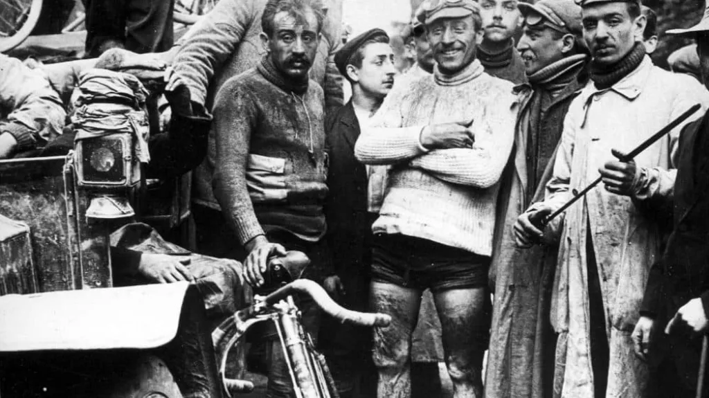 Maurice Garin (uprostřed s úsměvem)