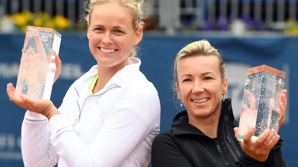 Květa Peschkeová (vpravo) s Němkou Annou-Lenou Grönefeldovou