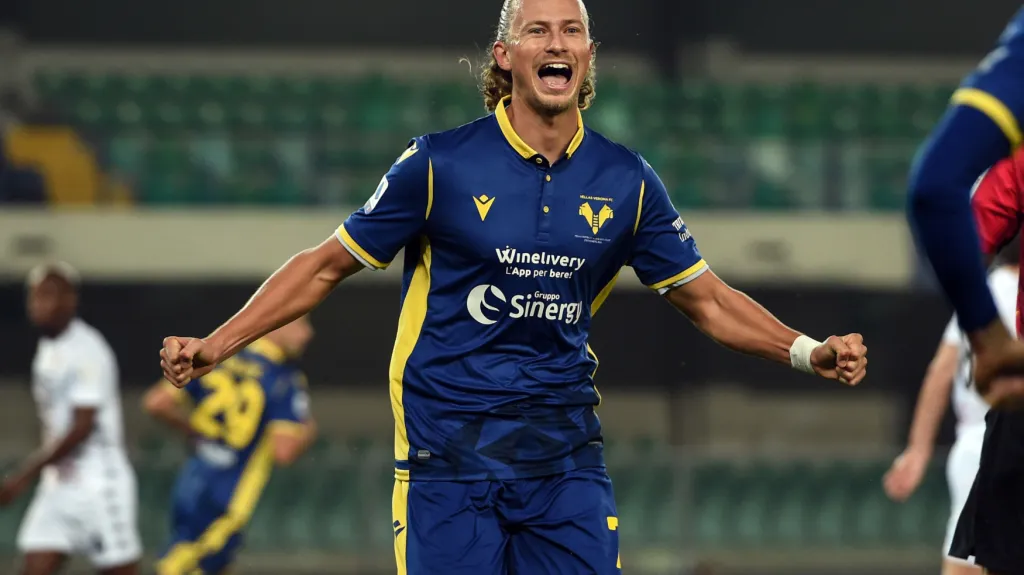 Antonín Barák se raduje z gólu v Serii A