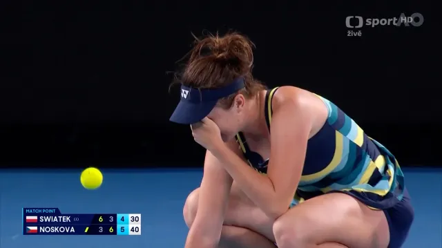 Nosková zaskočila Šwiatekovou a po obratu světovou jedničku na AO vyřadila